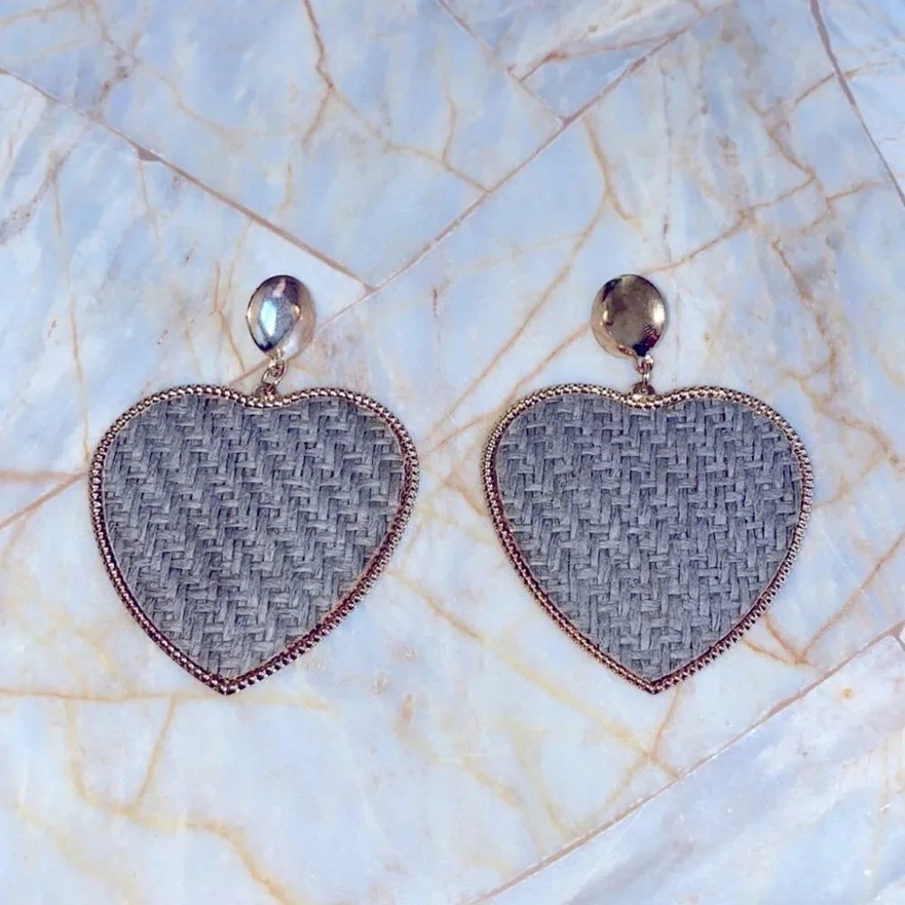 Crystal Collection Large‎ Heard Earring - Picture 4 of 10